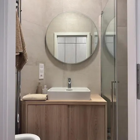 Brand New Near Center דירה